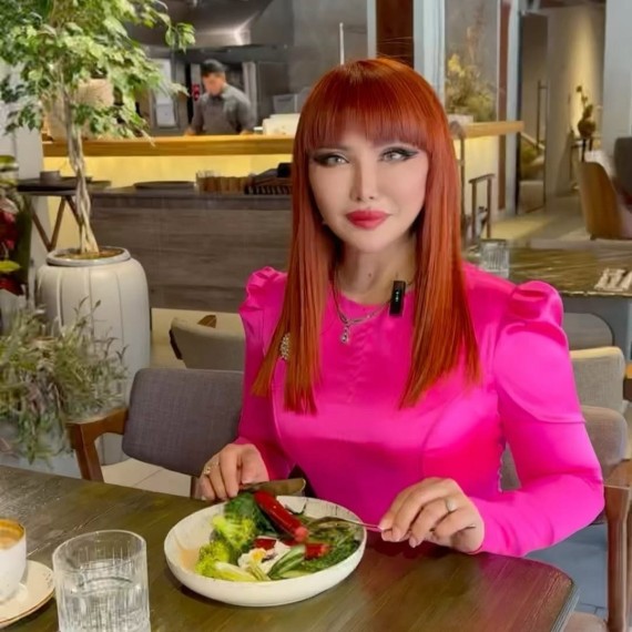 Этикет за столом. Салат с соусом