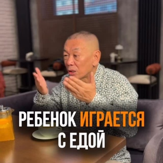 Что делать, если ребенок играется с едой?