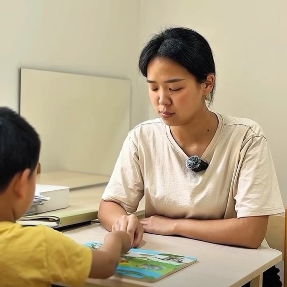 Кто чаще всего замедляет речь ребенка?