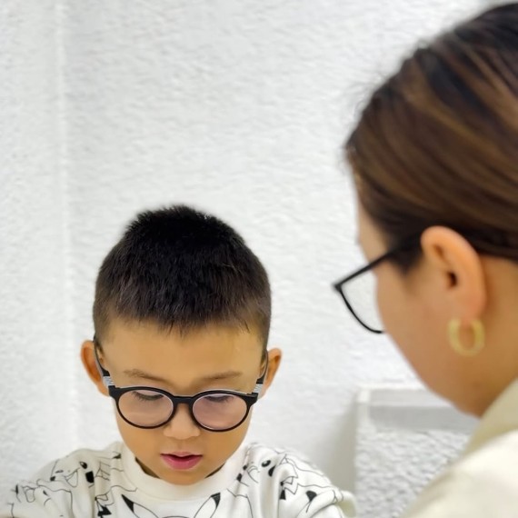 Почему важен устойчивый зрительный контакт у ребёнка